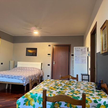 Apartamento Ampio monolocale Brescia Exterior foto